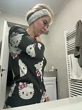 Snapshot of Megan_Ros chatting on March 2026 04:29:01 AM Megan Ros online show from March 2026 04:29:01 AM