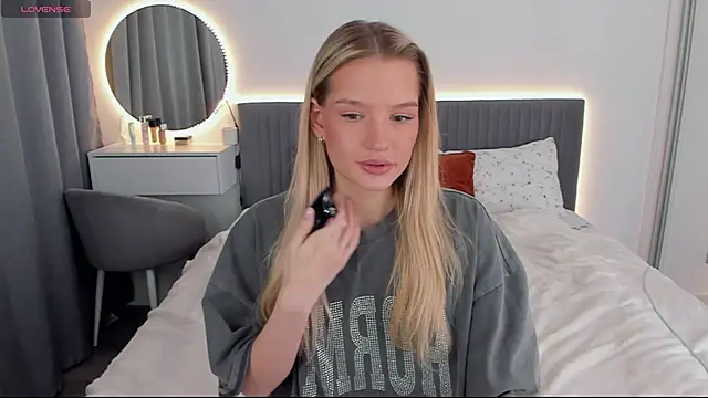 CassieRayss online show from February 2025 08:05:02 PM