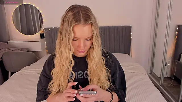 CassieRayss online show from April 2026 02:20:01 PM