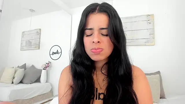 emma castilloo online show from March 2025 01:28:02 PM