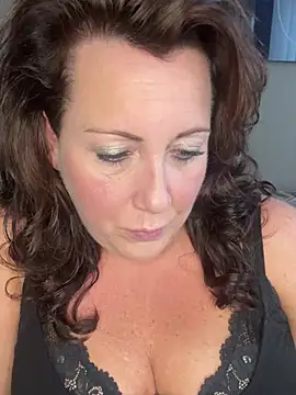 Snapshot of xsexycurvymilf chatting on December 2024 12:06:01 PM xsexycurvymilf online show from December 2024 12:06:01 PM