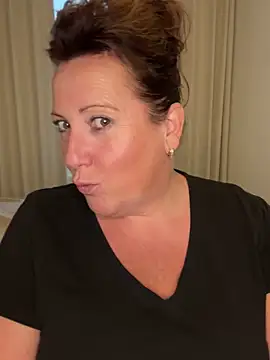 Snapshot of xsexycurvymilf chatting on October 2025 03:20:02 PM xsexycurvymilf online show from October 2025 03:20:02 PM