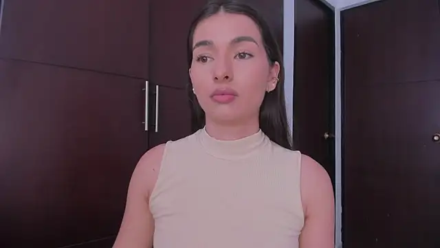 Snapshot of Coralinee_01 chatting on January 2025 08:36:02 PM Coralinee 01 online show from January 2025 08:36:02 PM