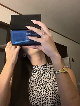 Snapshot of Coralinee_01 chatting on April 2026 11:18:01 PM Coralinee 01 online show from April 2026 11:18:01 PM