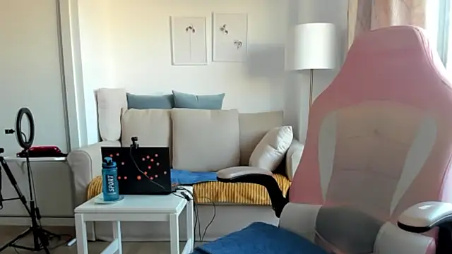 emmita69  online show from February 2025 08:01:01 AM