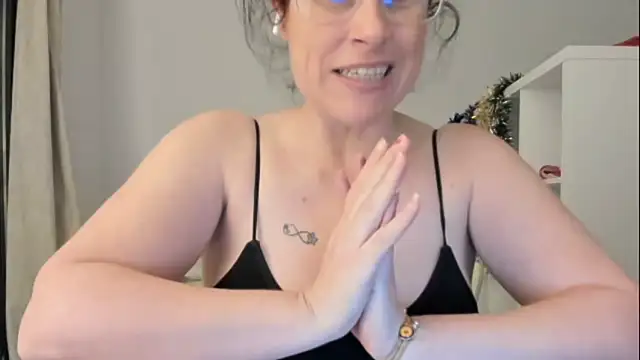 emmita69  online show from December 2025 05:04:02 AM