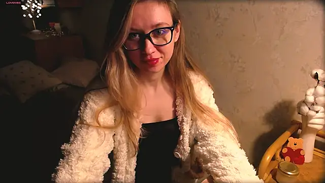 Snapshot of Lina_Roo chatting on April 2026 05:58:01 PM Lina Roo online show from April 2026 05:58:01 PM