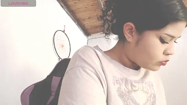 Snapshot of Amara18_ chatting on April 2026 07:27:02 PM Amara18 online show from April 2026 07:27:02 PM