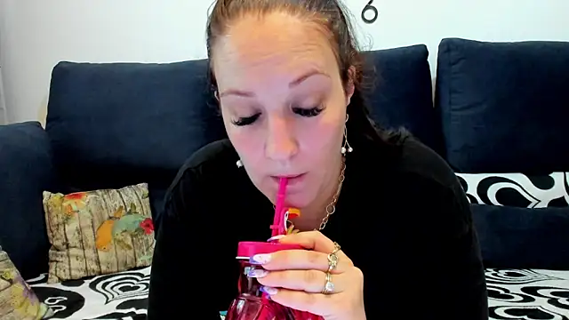 Snapshot of VanessaSquirtt chatting on June 2026 10:52:01 AM VanessaSquirtt online show from June 2026 10:52:01 AM