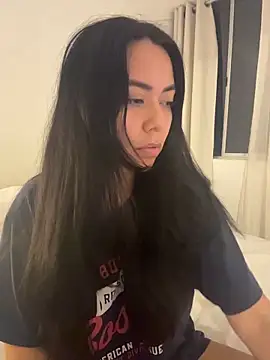 Snapshot of PetitLumiere chatting on April 2026 03:39:01 AM PetitLumiere online show from April 2026 03:39:01 AM