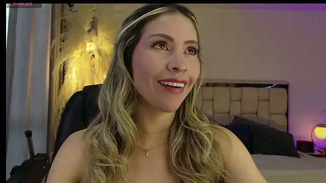 Ammy Castro online show from November 2025 09:26:01 PM