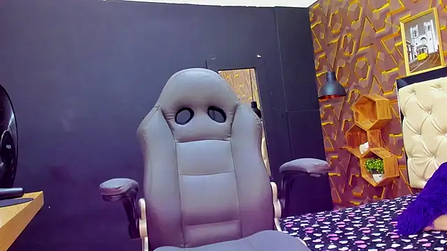 deyy madissonn online show from December 2024 07:29:02 PM