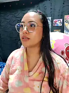 Snapshot of Janna_mnt chatting on December 2024 12:01:02 PM Janna mnt online show from December 2024 12:01:02 PM