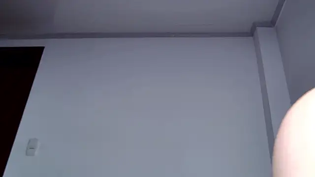 caarlywhitee online show from February 2026 01:17:01 AM