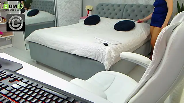 Ellysse  online show from March 2025 07:48:01 AM