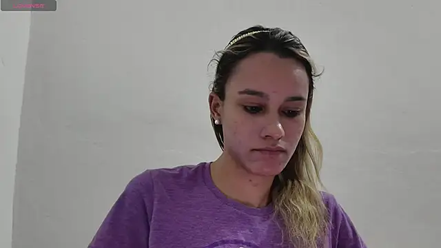 Snapshot of SamanthaWatson chatting on November 2025 12:02:01 AM SamanthaWatson online show from November 2025 12:02:01 AM