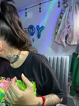 LiliJones  online show from April 2026 08:20:02 PM