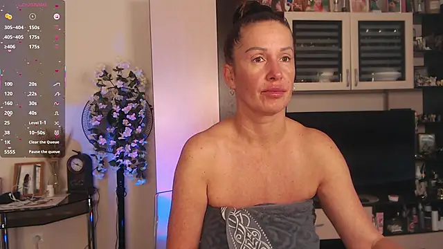 Snapshot of SheilaRyan chatting on November 2025 05:20:02 AM SheilaRyan online show from November 2025 05:20:02 AM