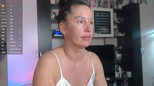 Snapshot of SheilaRyan chatting on November 2025 04:48:02 AM SheilaRyan online show from November 2025 04:48:02 AM