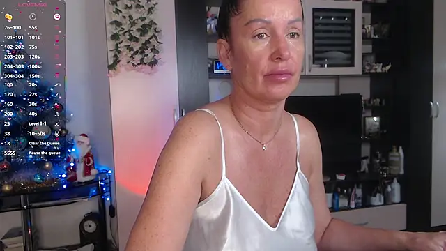 Snapshot of SheilaRyan chatting on December 2025 05:01:02 AM SheilaRyan online show from December 2025 05:01:02 AM