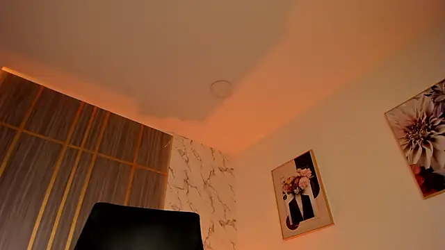 Dollar-girl online show from March 2026 06:34:01 PM