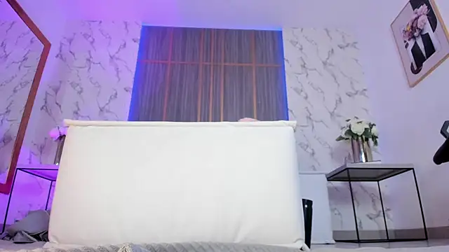 Dollar-girl online show from March 2026 06:11:02 PM