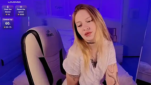 Snapshot of Veronica_Blush chatting on December 2025 08:45:01 AM Veronica Blush online show from December 2025 08:45:01 AM