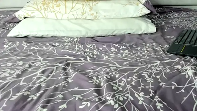 Snapshot of maybelline69 chatting on November 2025 07:30:01 PM maybelline69 online show from November 2025 07:30:01 PM