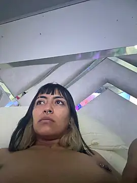 Snapshot of maybelline69 chatting on December 2025 05:23:01 AM maybelline69 online show from December 2025 05:23:01 AM