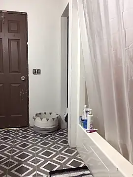 SidneyRaee online show from October 2025 12:17:01 PM