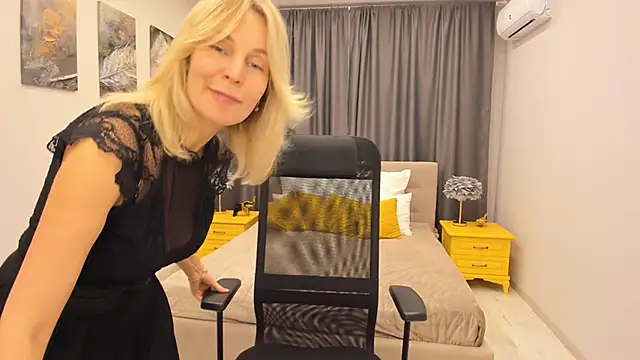 Sinty Devis online show from February 2025 02:35:02 PM