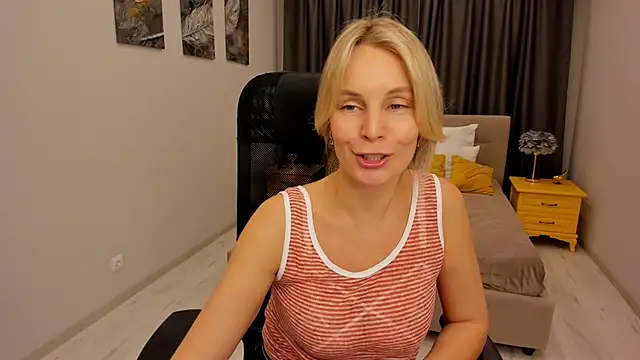 Sinty Devis online show from March 2025 06:08:02 PM