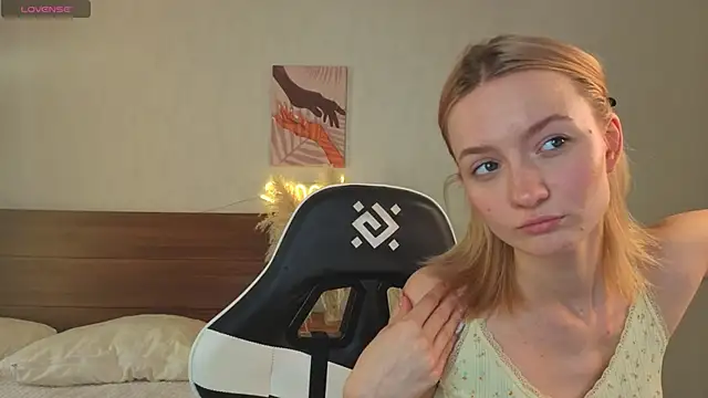 IdaValenti online show from September 2025 01:09:01 AM