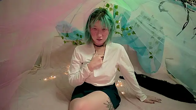 Akemilun online show from October 2025 06:47:01 PM