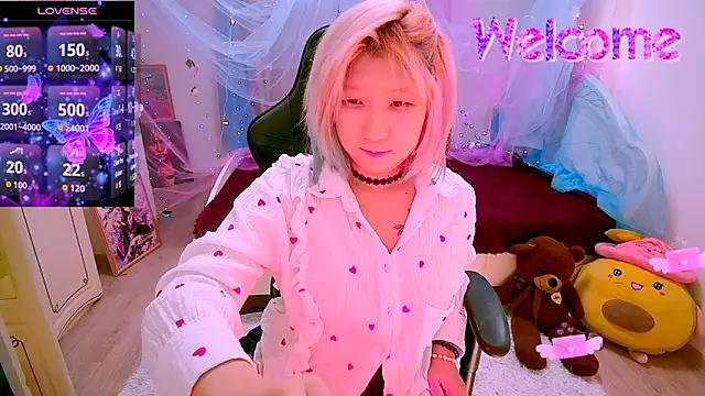 Akemilun online show from December 2025 06:39:01 PM