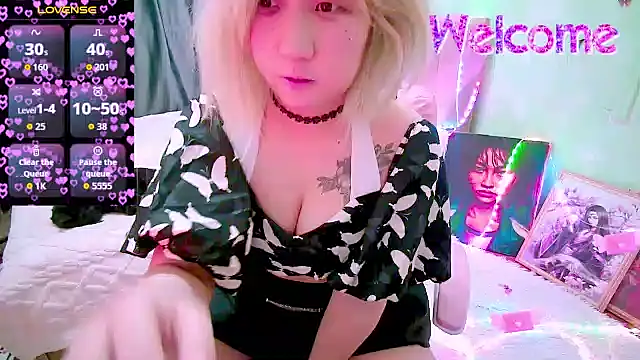 Snapshot of Akemilun chatting on April 2026 04:55:02 PM Akemilun online show from April 2026 04:55:02 PM