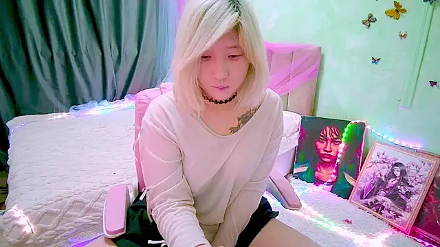 Snapshot of Akemilun chatting on April 2026 06:02:01 PM Akemilun online show from April 2026 06:02:01 PM