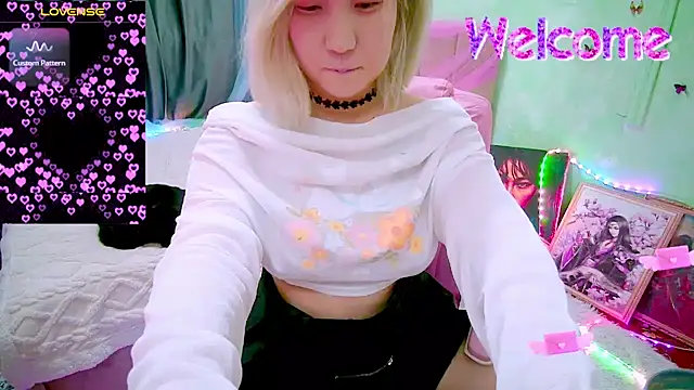 Snapshot of Akemilun chatting on April 2026 03:50:01 PM Akemilun online show from April 2026 03:50:01 PM