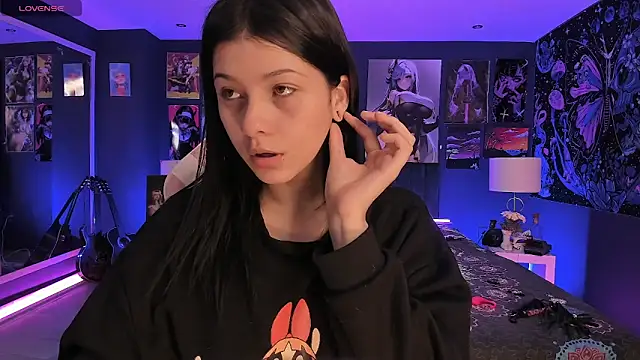 LanaKyutt online show from October 2025 02:47:01 PM