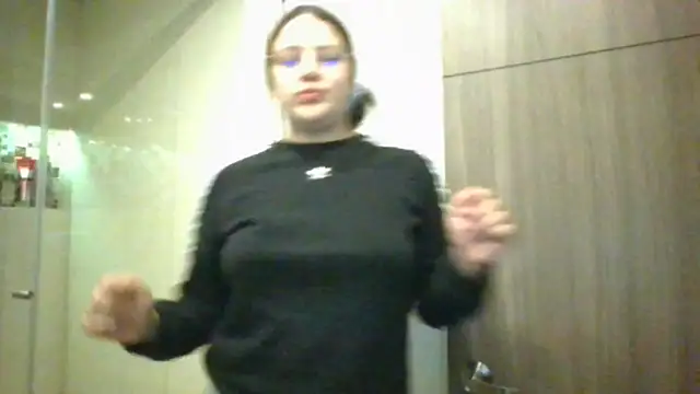 Snapshot of _Sarahh_0 chatting on December 2024 03:17:02 AM  Sarahh 0 online show from December 2024 03:17:02 AM