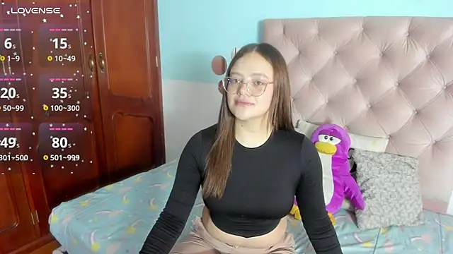 Snapshot of _Sarahh_0 chatting on February 2025 01:33:01 PM  Sarahh 0 online show from February 2025 01:33:01 PM