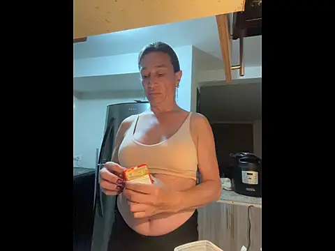 Snapshot of Gikitrans76 chatting on April 2026 11:37:02 PM Gikitrans76 online show from April 2026 11:37:02 PM