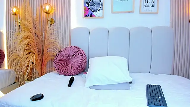 carolriveraa  online show from October 2025 08:51:01 PM