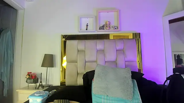 Snapshot of emmy_r chatting on December 2024 12:06:01 PM emmy r online show from December 2024 12:06:01 PM