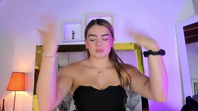 Snapshot of emmy_r chatting on January 2025 12:07:02 PM emmy r online show from January 2025 12:07:02 PM