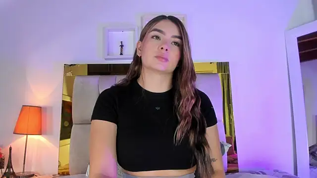 Snapshot of emmy_r chatting on January 2025 12:10:01 PM emmy r online show from January 2025 12:10:01 PM