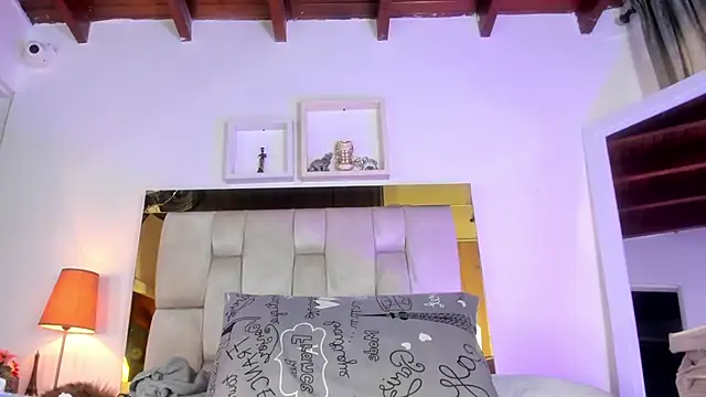 Snapshot of emmy_r chatting on February 2025 03:19:01 PM emmy r online show from February 2025 03:19:01 PM