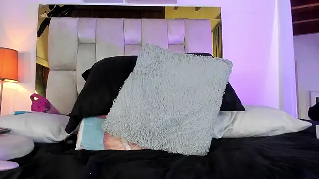 Snapshot of emmy_r chatting on February 2025 03:16:01 PM emmy r online show from February 2025 03:16:01 PM