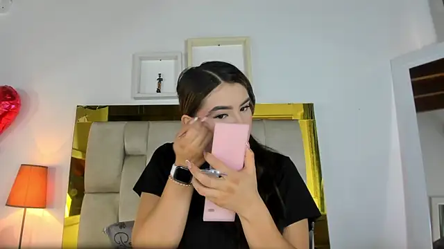 Snapshot of emmy_r chatting on February 2025 12:04:02 PM emmy r online show from February 2025 12:04:02 PM