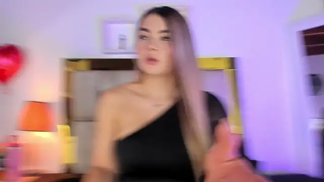 Snapshot of emmy_r chatting on February 2025 12:17:02 PM emmy r online show from February 2025 12:17:02 PM